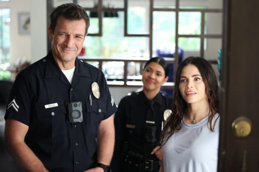 smiling pseudo family the rookie s6e1